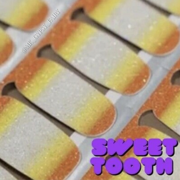 Color Street Nails Halloween 2022 Collection 5 of 7 in this closet! - Picture 4 of 7